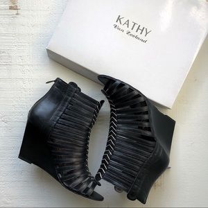 Kathy Van Zealand Wedges - Black - Size 8.5